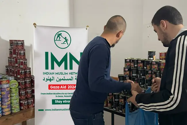 Indian Muslim Network giving raw food packets to poor people in Gaza